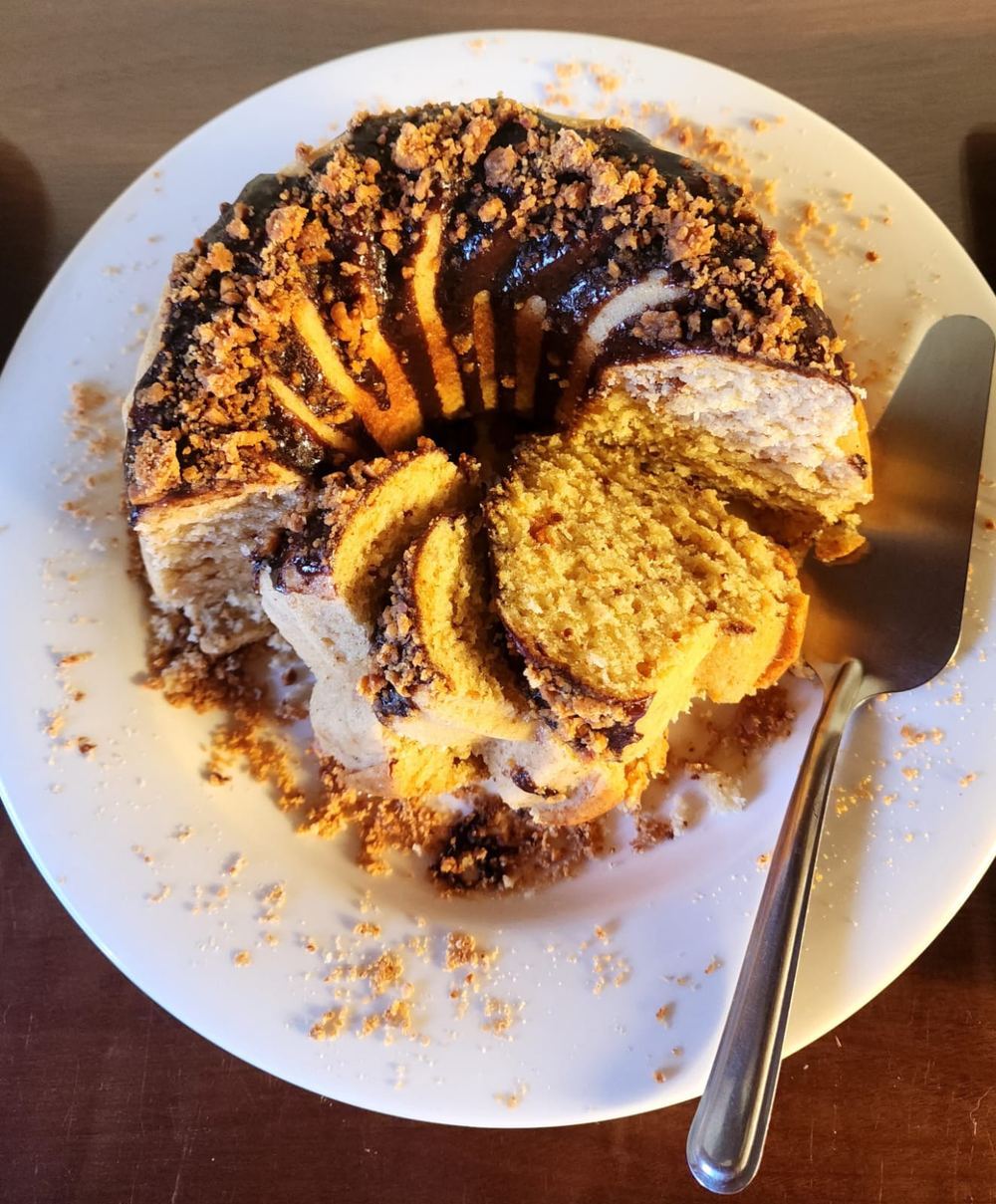 Bolo caseiro servido no café da manhã da Pousada Solar Azul