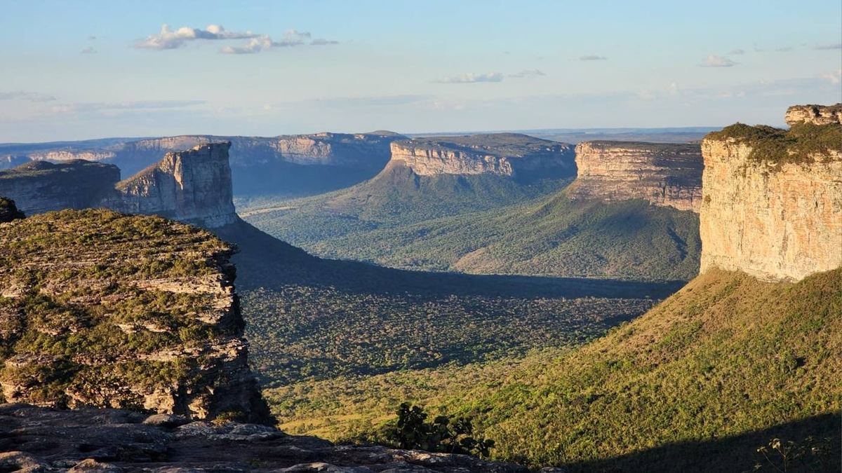 Vista dos paredões da Chapada Diamantina a partir de mirante